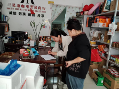 <b>查抄人员当即责令商家立</b>